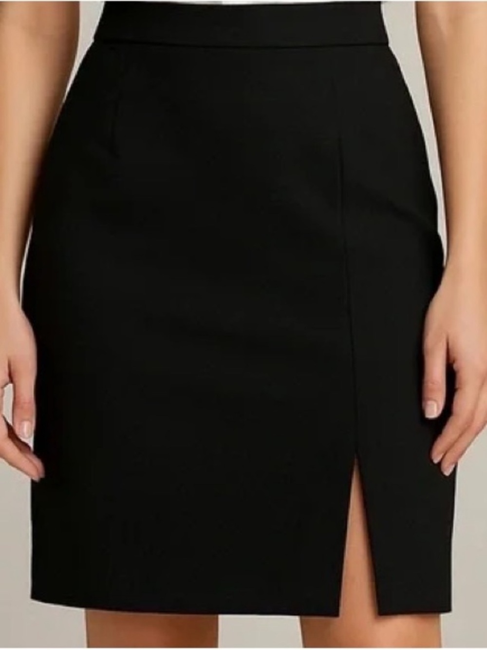 Elle Classic Black Pencil skirt(size medium)